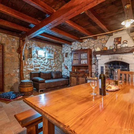 Holiday home Cozy In With Kitchen Plomin