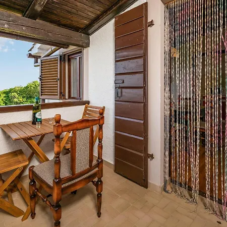 Holiday home Cozy In With Kitchen Plomin