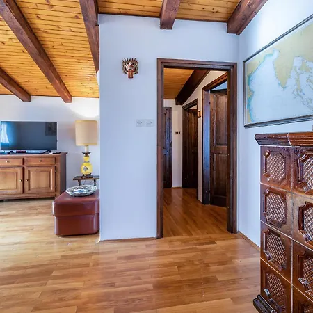 Holiday home Cozy In With Kitchen Plomin